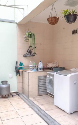 Casa para alugar com 260m², 4 quartos e 6 vagas Casa para alugar com 260m², 4 quartos e 6 vagasÁrea de Serviço