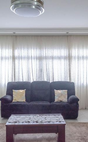 Casa para alugar com 260m², 4 quartos e 6 vagas Casa para alugar com 260m², 4 quartos e 6 vagasSala
