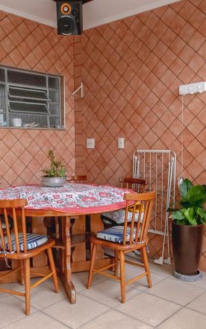 Casa para alugar com 260m², 4 quartos e 6 vagas Casa para alugar com 260m², 4 quartos e 6 vagasQuintal