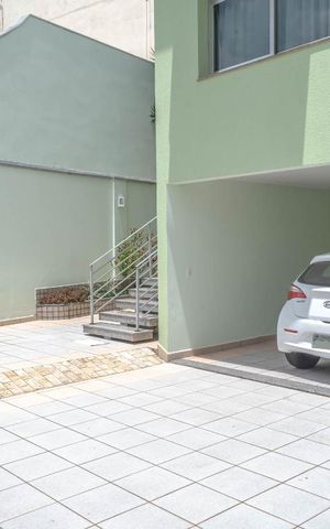 Casa para alugar com 260m², 4 quartos e 6 vagas Casa para alugar com 260m², 4 quartos e 6 vagasGaragem