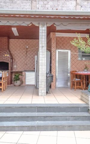 Casa para alugar com 260m², 4 quartos e 6 vagas Casa para alugar com 260m², 4 quartos e 6 vagasQuintal