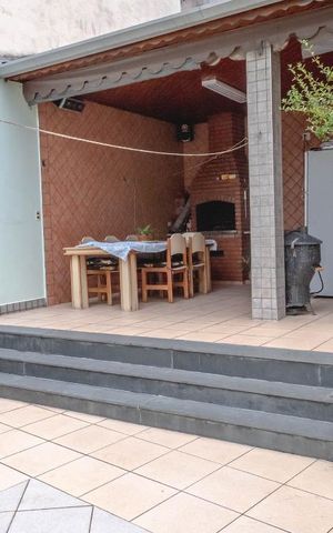 Casa para alugar com 260m², 4 quartos e 6 vagas Casa para alugar com 260m², 4 quartos e 6 vagasQuintal