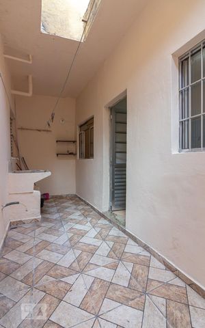 Casa para alugar com 60m², 1 quarto e sem vagaQuintal