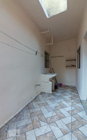 Casa para alugar com 60m², 1 quarto e sem vagaQuintal