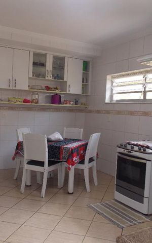 Casa à venda com 230m², 5 quartos e 3 vagas Casa à venda com 230m², 5 quartos e 3 vagasCozinha