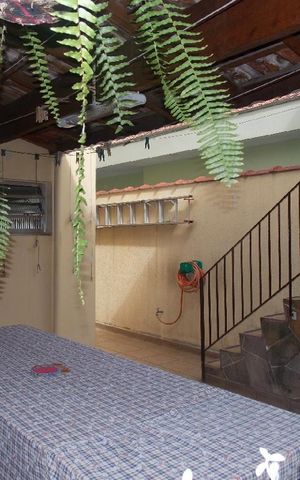 Casa à venda com 230m², 5 quartos e 3 vagas Casa à venda com 230m², 5 quartos e 3 vagasÁrea Externa