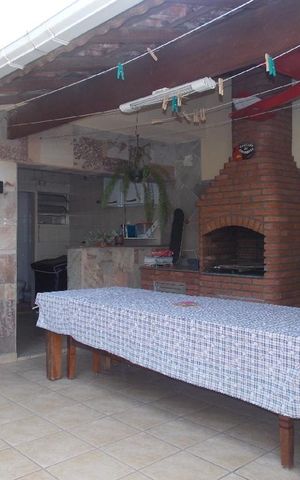 Casa à venda com 230m², 5 quartos e 3 vagas Casa à venda com 230m², 5 quartos e 3 vagasÁrea Externa