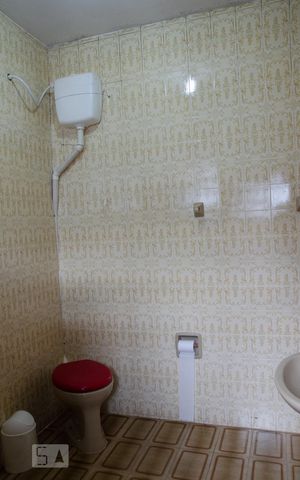 Casa à venda com 278m², 2 quartos e 1 vagaBanheiro