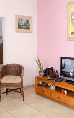 Casa à venda com 278m², 2 quartos e 1 vagaSala
