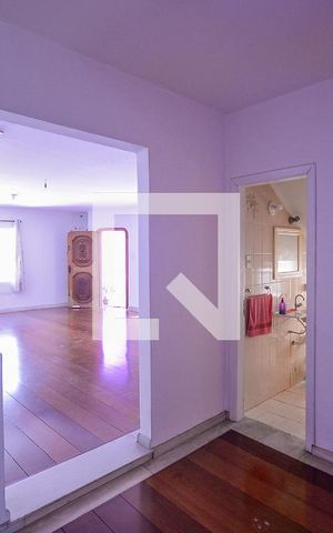 Casa para alugar com 340m², 3 quartos e 6 vagas Casa para alugar com 340m², 3 quartos e 6 vagasCirculação