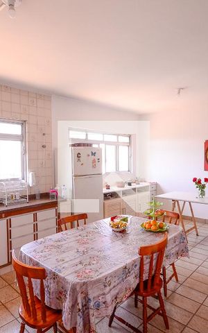 Casa para alugar com 340m², 3 quartos e 6 vagas Casa para alugar com 340m², 3 quartos e 6 vagasCozinha