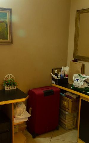 Casa à venda com 441m², 5 quartos e 4 vagas Casa à venda com 441m², 5 quartos e 4 vagasescritório