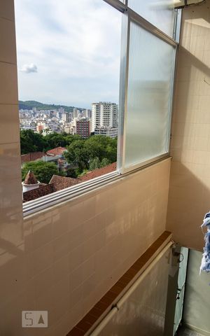 Casa à venda com 441m², 5 quartos e 4 vagas Casa à venda com 441m², 5 quartos e 4 vagaslavanderia
