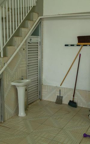 Casa à venda com 441m², 5 quartos e 4 vagas Casa à venda com 441m², 5 quartos e 4 vagasÁrea comum