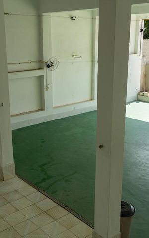 Casa à venda com 441m², 5 quartos e 4 vagas Casa à venda com 441m², 5 quartos e 4 vagasÁrea comum