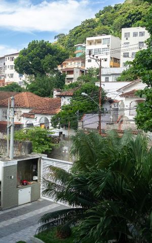 Casa à venda com 441m², 5 quartos e 4 vagas Casa à venda com 441m², 5 quartos e 4 vagasvaranda