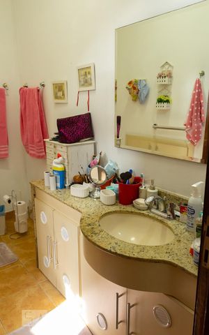 Casa à venda com 441m², 5 quartos e 4 vagas Casa à venda com 441m², 5 quartos e 4 vagasBanheiro da Suíte