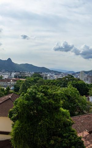 Casa à venda com 441m², 5 quartos e 4 vagas Casa à venda com 441m², 5 quartos e 4 vagaslavanderia