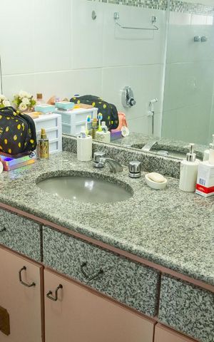 Casa à venda com 441m², 5 quartos e 4 vagas Casa à venda com 441m², 5 quartos e 4 vagasBanheiro da Suíte