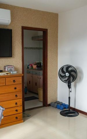 Casa à venda com 441m², 5 quartos e 4 vagas Casa à venda com 441m², 5 quartos e 4 vagascloset