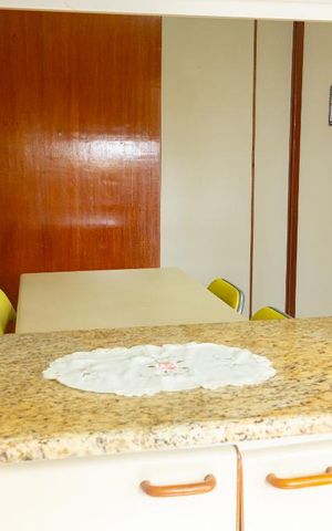 Casa à venda com 441m², 5 quartos e 4 vagas Casa à venda com 441m², 5 quartos e 4 vagasCozinha - Armários