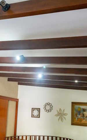 Casa à venda com 441m², 5 quartos e 4 vagas Casa à venda com 441m², 5 quartos e 4 vagasteto da sala