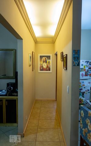 Casa à venda com 441m², 5 quartos e 4 vagas Casa à venda com 441m², 5 quartos e 4 vagascorredor para cozinha e quartos