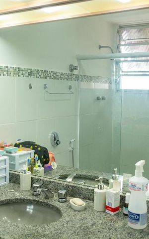 Casa à venda com 441m², 5 quartos e 4 vagas Casa à venda com 441m², 5 quartos e 4 vagasBanheiro da Suíte