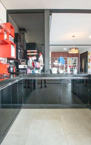 Casa à venda com 520m², 5 quartos e 6 vagas Casa à venda com 520m², 5 quartos e 6 vagasdetalhes cozinha