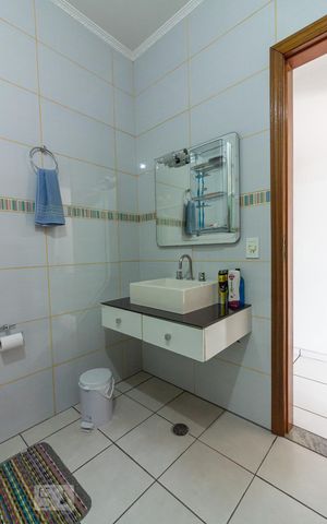 Casa à venda com 250m², 3 quartos e 2 vagasbanheiro Suíte 2