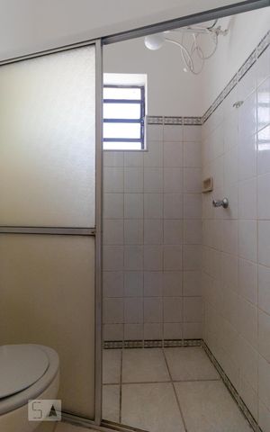 Casa à venda com 302m², 10 quartos e 6 vagas Casa à venda com 302m², 10 quartos e 6 vagasBanheiro da Suíte 02
