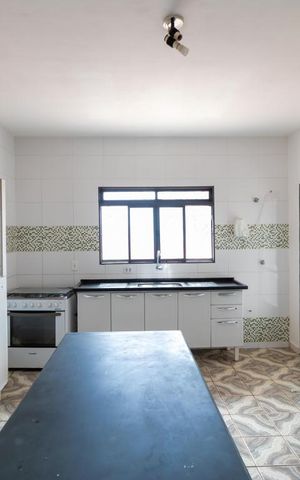 Casa à venda com 302m², 10 quartos e 6 vagas Casa à venda com 302m², 10 quartos e 6 vagasCozinha