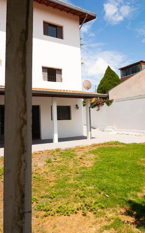 Casa à venda com 302m², 10 quartos e 6 vagas Casa à venda com 302m², 10 quartos e 6 vagasQuintal