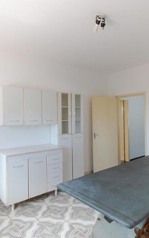 Casa à venda com 302m², 10 quartos e 6 vagas Casa à venda com 302m², 10 quartos e 6 vagasCozinha
