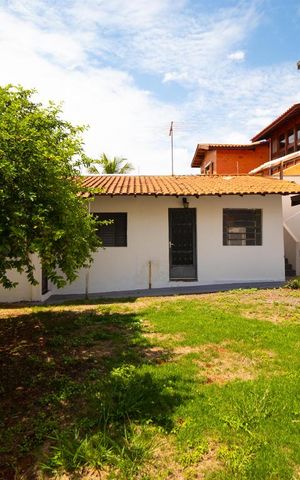 Casa à venda com 302m², 10 quartos e 6 vagas Casa à venda com 302m², 10 quartos e 6 vagasQuintal