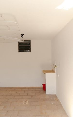 Casa à venda com 302m², 10 quartos e 6 vagas Casa à venda com 302m², 10 quartos e 6 vagasÁrea de Serviço