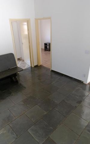Casa à venda com 302m², 10 quartos e 6 vagas Casa à venda com 302m², 10 quartos e 6 vagasSala