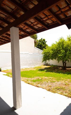 Casa à venda com 302m², 10 quartos e 6 vagas Casa à venda com 302m², 10 quartos e 6 vagasQuintal