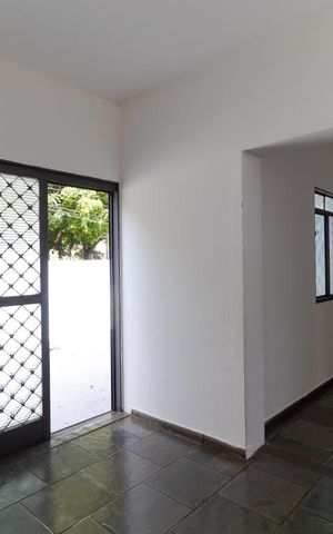 Casa à venda com 302m², 10 quartos e 6 vagas Casa à venda com 302m², 10 quartos e 6 vagasHall de Entrada