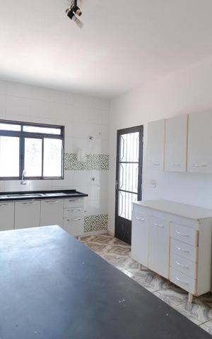 Casa à venda com 302m², 10 quartos e 6 vagas Casa à venda com 302m², 10 quartos e 6 vagasCozinha