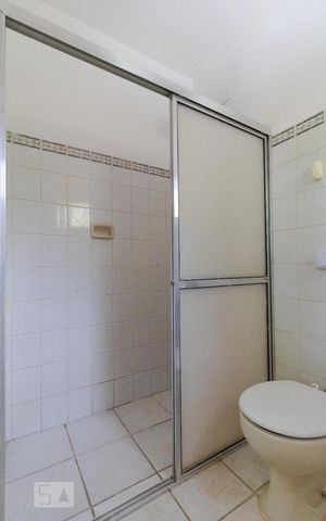 Casa à venda com 302m², 10 quartos e 6 vagas Casa à venda com 302m², 10 quartos e 6 vagasBanheiro da Suíte 07