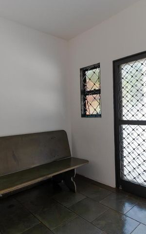 Casa à venda com 302m², 10 quartos e 6 vagas Casa à venda com 302m², 10 quartos e 6 vagasHall de Entrada