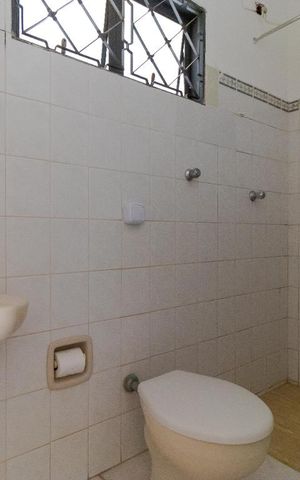 Casa à venda com 302m², 10 quartos e 6 vagas Casa à venda com 302m², 10 quartos e 6 vagasBanheiro da Suíte 01