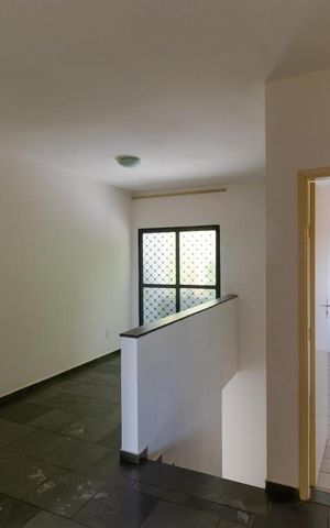 Casa à venda com 302m², 10 quartos e 6 vagas Casa à venda com 302m², 10 quartos e 6 vagasHall do Andar superior