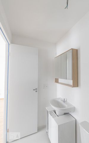 Apartamento à venda com 47m², 2 quartos e sem vaga Apartamento à venda com 47m², 2 quartos e sem vagaBanheiro Social