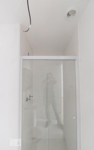 Apartamento à venda com 47m², 2 quartos e sem vaga Apartamento à venda com 47m², 2 quartos e sem vagaBanheiro Social