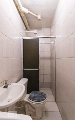 Studio para alugar com 30m², 1 quarto e sem vaga Studio para alugar com 30m², 1 quarto e sem vagaBanheiro