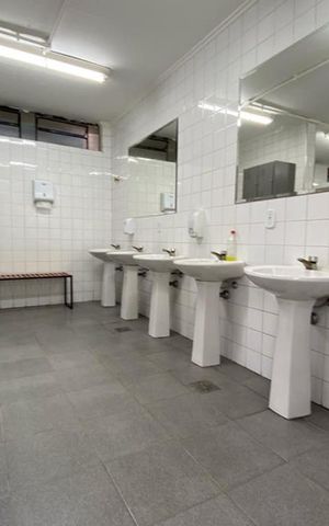 Apartamento à venda com 63m², 3 quartos e 2 vagas Apartamento à venda com 63m², 3 quartos e 2 vagasÁrea comum - Vestiarios