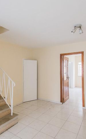 Casa à venda com 110m², 3 quartos e 2 vagasSala