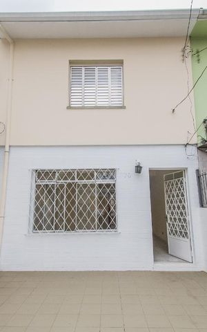 Casa à venda com 110m², 3 quartos e 2 vagasFachada